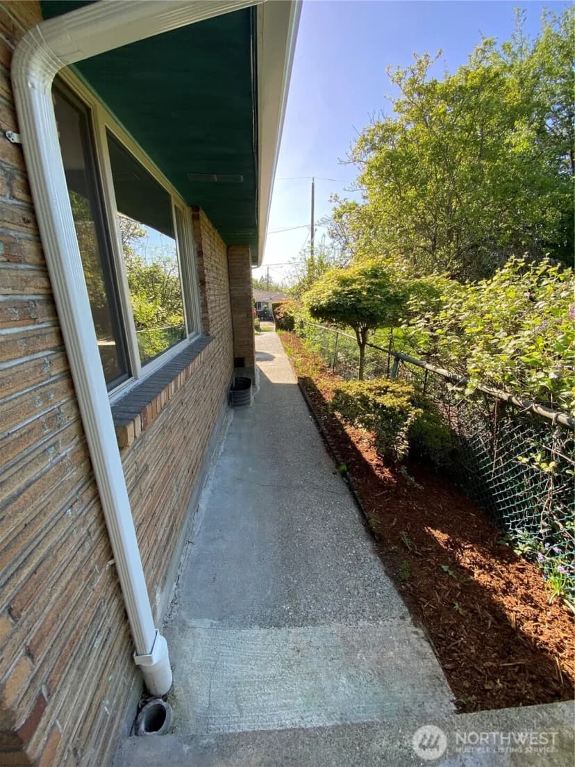 Property photo for 4916 24th Place S, Seattle photo 4