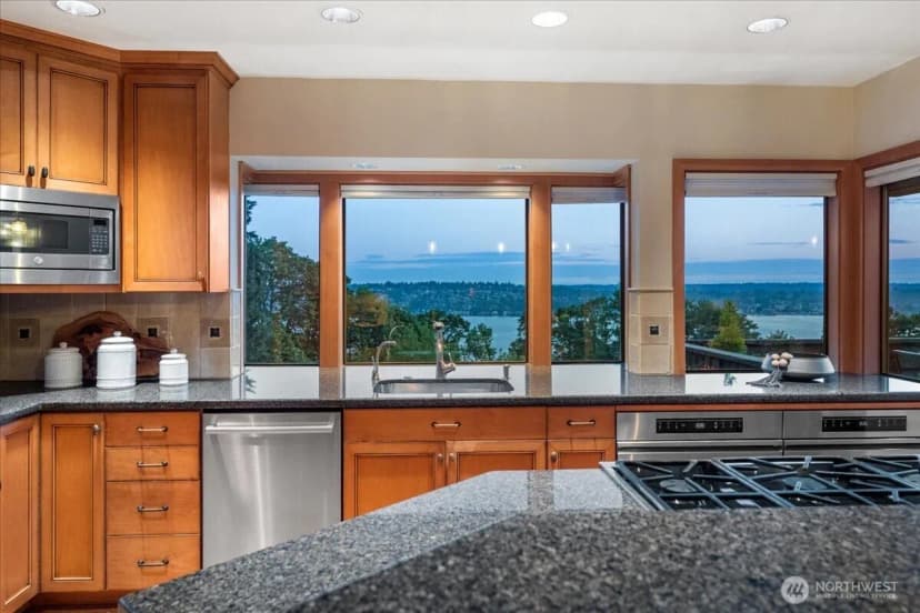 Property photo for 8297 Se 82nd Street, Mercer Island photo 11