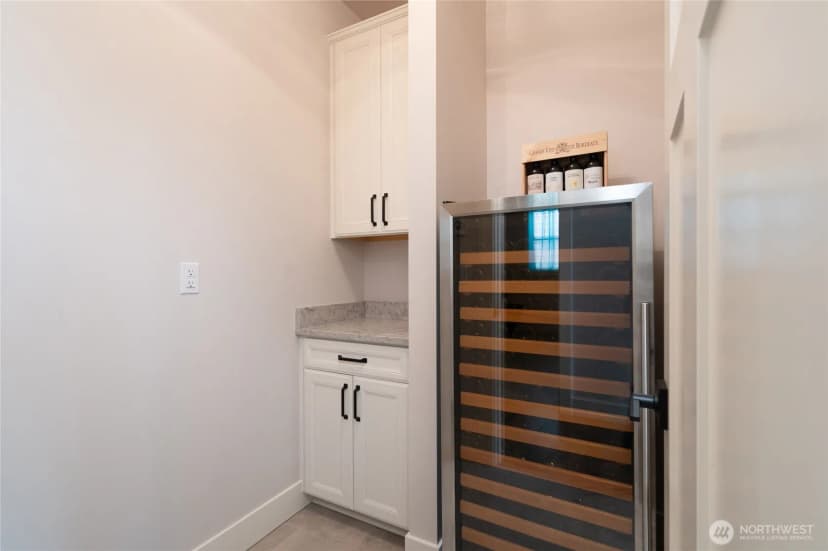 Property photo for 4616 Anaco Beach Road, Anacortes photo 10