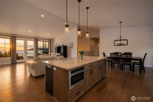 Property photo for 4616 Anaco Beach Road, Anacortes photo 5