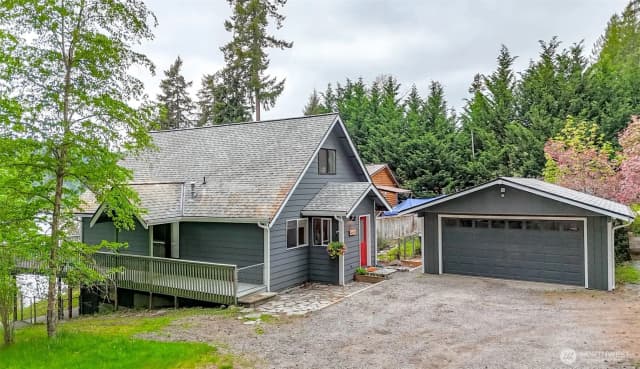 Property photo for 40420 Ski Park Rd E, Eatonville photo 2