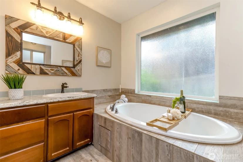 Property photo for 40420 Ski Park Rd E, Eatonville photo 6