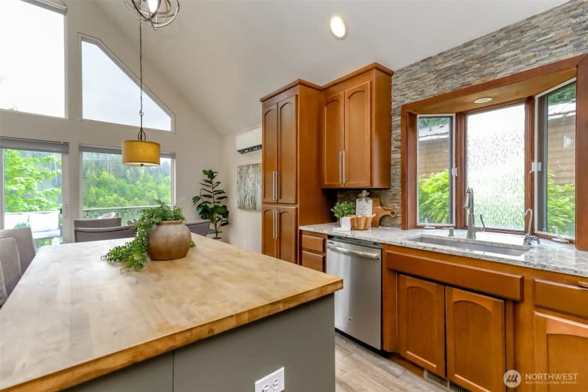 Property photo for 40420 Ski Park Rd E, Eatonville photo 16
