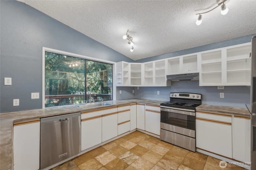 Property photo for 405 Sudden Valley Drive, Bellingham photo 14