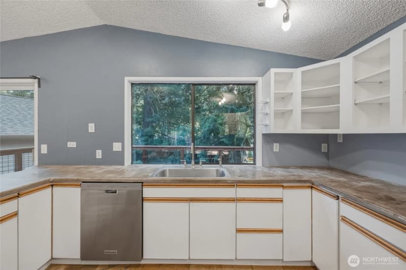 Property photo for 405 Sudden Valley Drive, Bellingham photo 13