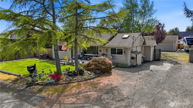 Property photo for 2016 E 63rd Avenue, Fife photo 2