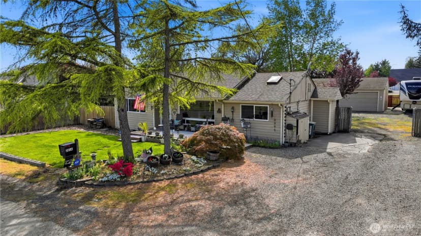 Property photo for 2016 E 63rd Avenue, Fife photo 2