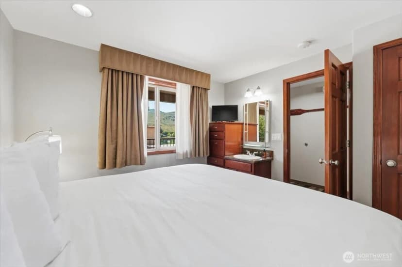Property photo for 322 W Woodin Avenue #642, Chelan photo 18