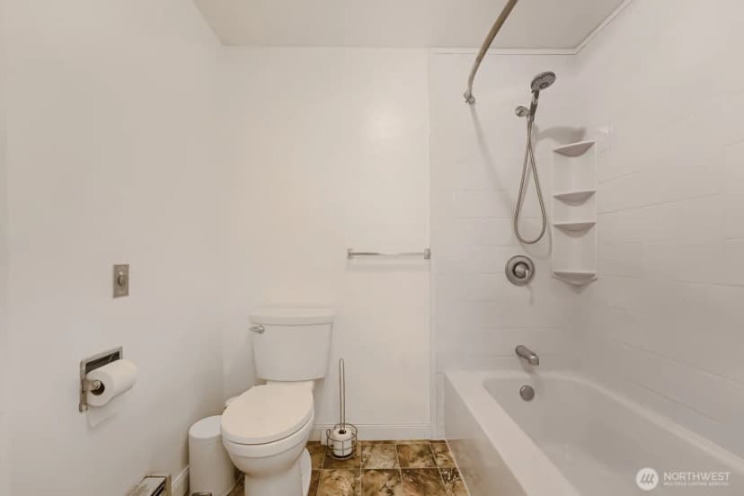 Property photo for 10412 Se 219th Street, Kent photo 18