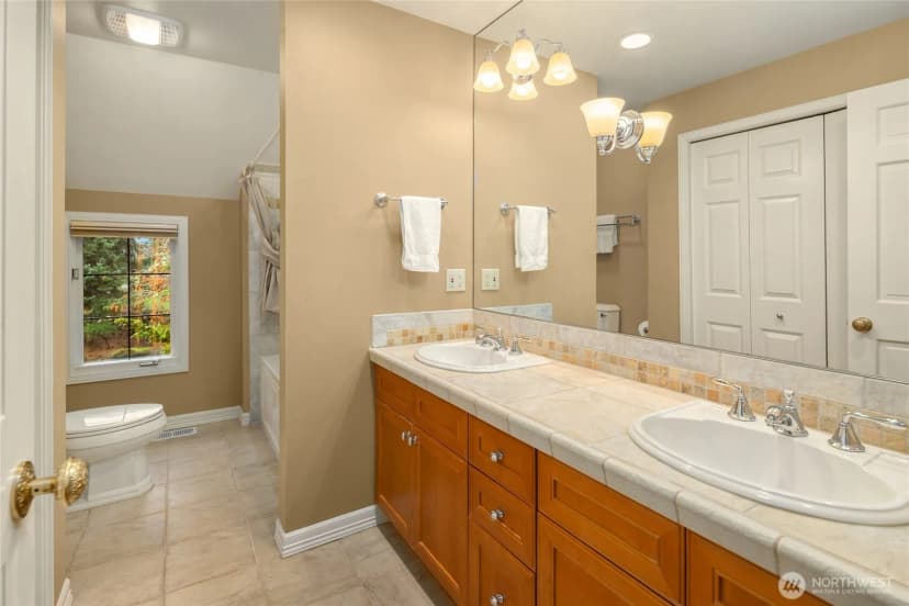 Property photo for 3240 126th Avenue Ne, Bellevue photo 27