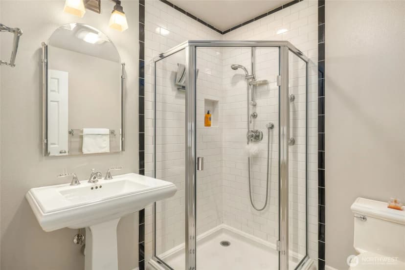 Property photo for 3240 126th Avenue Ne, Bellevue photo 31