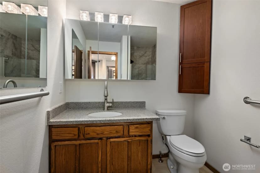 Property photo for 651 Se Bayshore Drive #e102, Oak Harbor photo 11