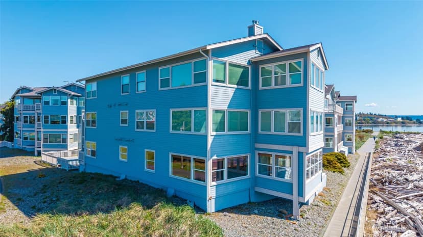 Property photo for 651 Se Bayshore Drive #e102, Oak Harbor photo 3