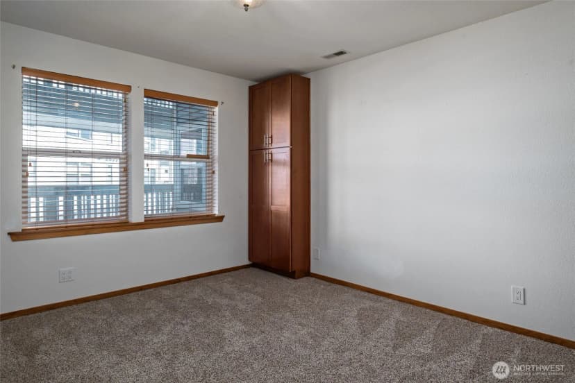 Property photo for 651 Se Bayshore Drive #e102, Oak Harbor photo 8