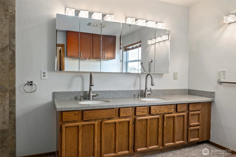 Property photo for 651 Se Bayshore Drive #e102, Oak Harbor photo 15