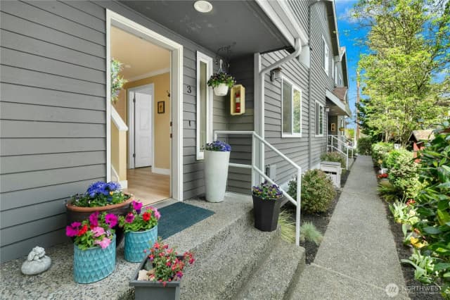 Property photo for 520 Walnut Street #3, Edmonds photo 2