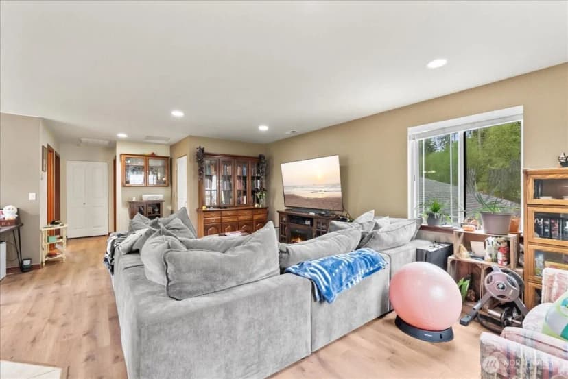 Property photo for 8178 Sandy Road Ne, Bremerton photo 29