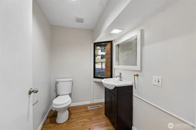 Property photo for 10702 Hill Terrace Sw Terrace Sw, Lakewood photo 24