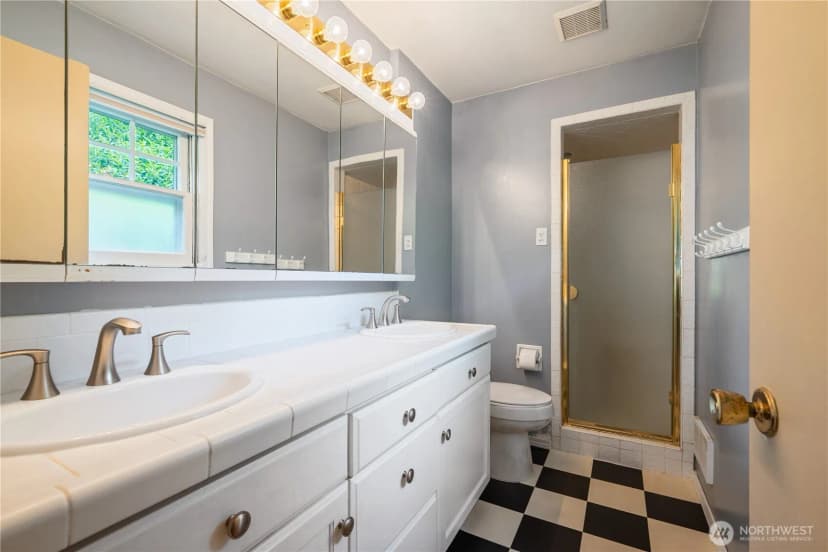 Property photo for 303 E Cedar Lane, Longview photo 19