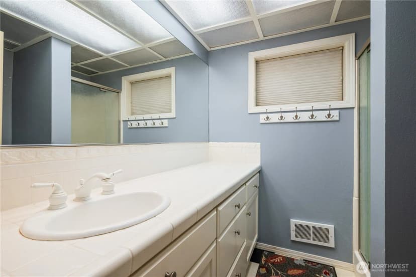 Property photo for 303 E Cedar Lane, Longview photo 28