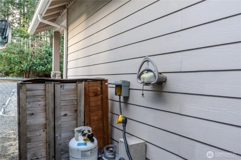Property photo for 121 E Stavis Road, Shelton photo 19