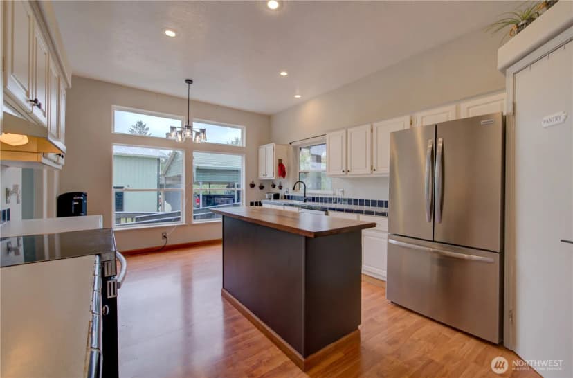 Property photo for 10419 Sandridge Road Se, Long Beach photo 10