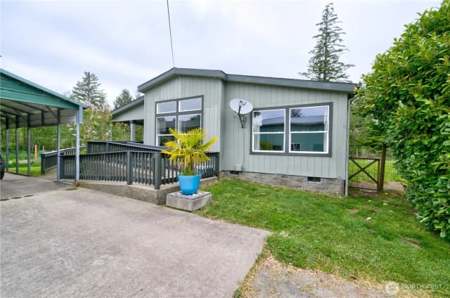 Property photo for 10419 Sandridge Road Se, Long Beach
