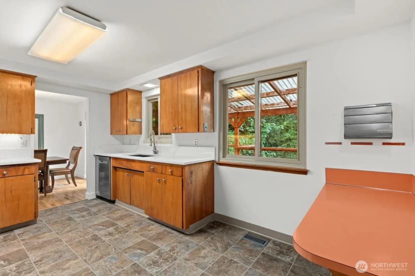 Property photo for 510 Frederick Street Ne, Olympia photo 6