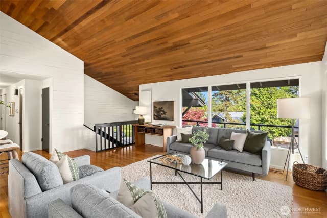 Property photo for 7231 91st Place Se, Mercer Island photo 5