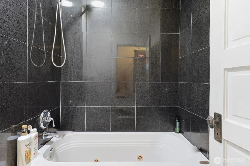 Property photo for 211 14th Avenue E, Seattle photo 18