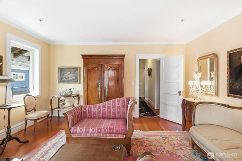 Property photo for 211 14th Avenue E, Seattle photo 8