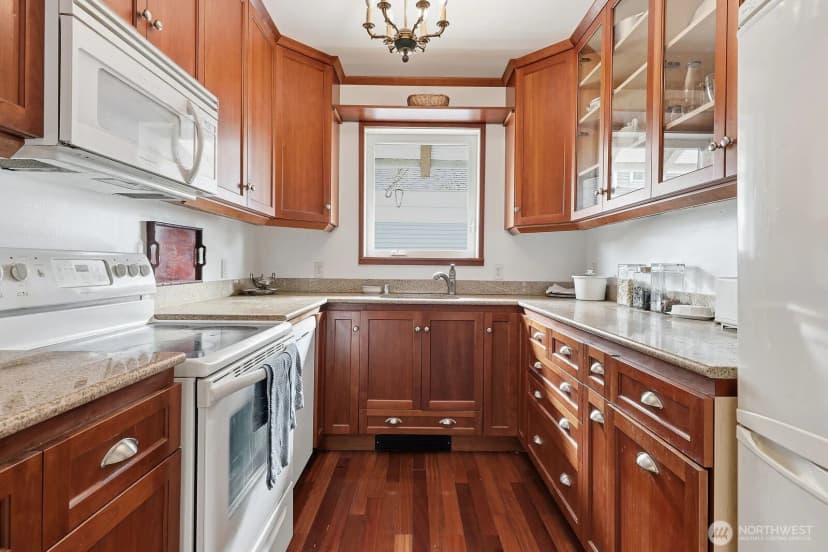 Property photo for 211 14th Avenue E, Seattle photo 11
