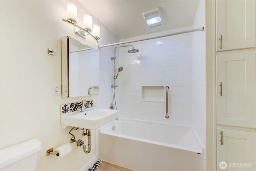 Property photo for 1010 Main Street, Edmonds photo 14