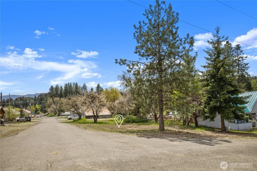 Property photo for 4 Xx W Alaska Avenue, Roslyn photo 4