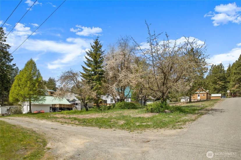 Property photo for 4 Xx W Alaska Avenue, Roslyn photo 8
