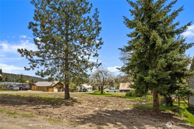 Property photo for 4 Xx W Alaska Avenue, Roslyn photo 5