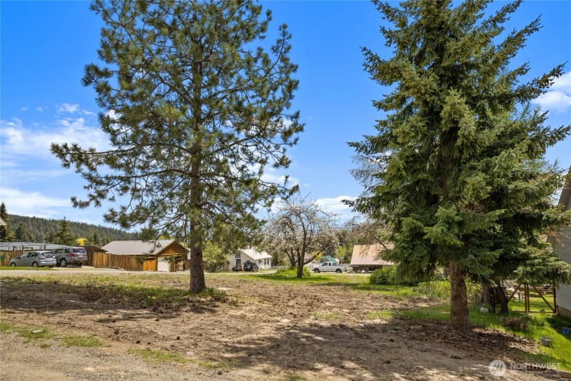 Property photo for 4 Xx W Alaska Avenue, Roslyn photo 5