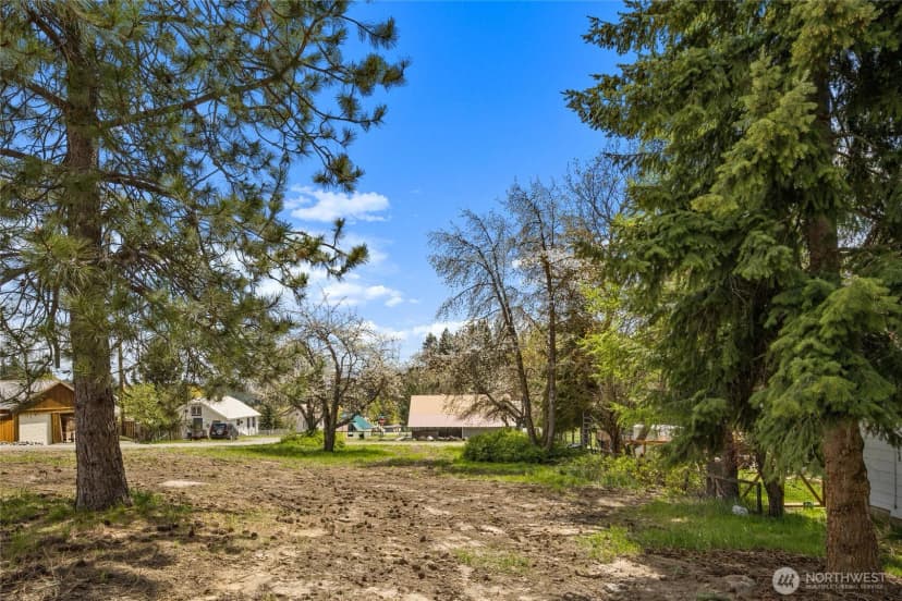 Property photo for 4 Xx W Alaska Avenue, Roslyn photo 6