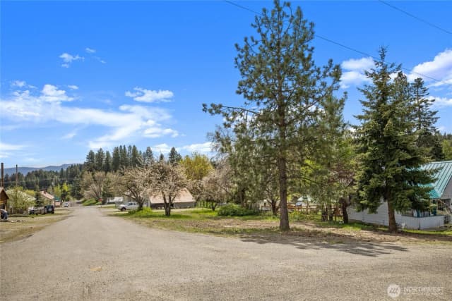 Property photo for 4 Xx W Alaska Avenue, Roslyn