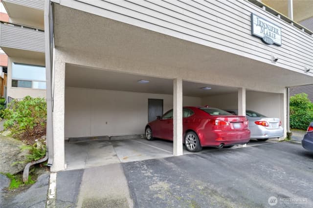 Property photo for 2318 Yale Avenue E, Seattle photo 4