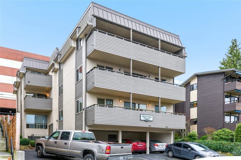Property photo for 2318 Yale Avenue E, Seattle photo 2