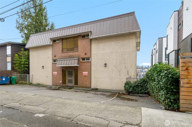 Property photo for 2318 Yale Avenue E, Seattle photo 5