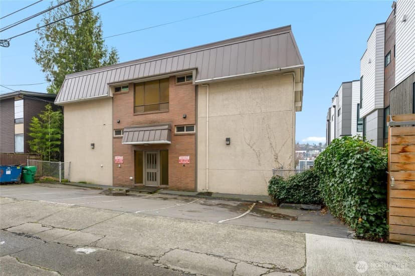 Property photo for 2318 Yale Avenue E, Seattle photo 5