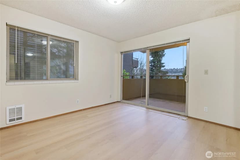 Property photo for 2318 Yale Avenue E, Seattle photo 9