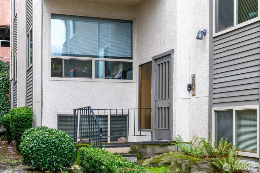 Property photo for 2318 Yale Avenue E, Seattle photo 3
