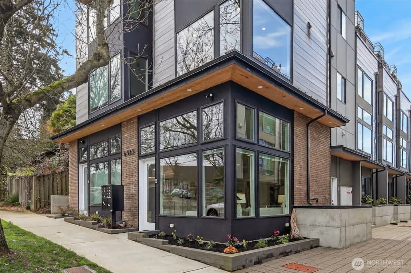 Property photo for 6543 35th Avenue Sw #b, Seattle photo 2