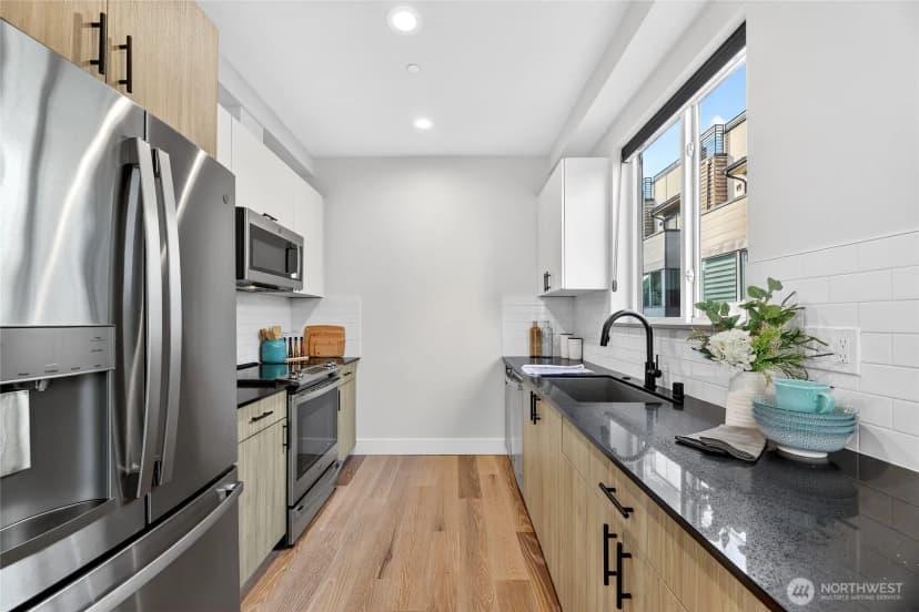 Property photo for 6543 35th Avenue Sw #b, Seattle photo 19