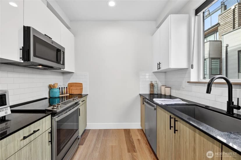 Property photo for 6543 35th Avenue Sw #b, Seattle photo 18