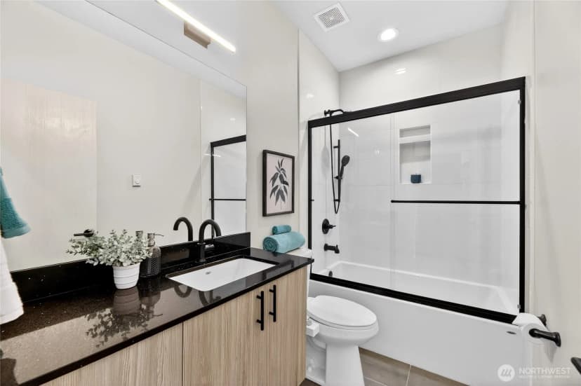 Property photo for 6543 35th Avenue Sw #b, Seattle photo 26