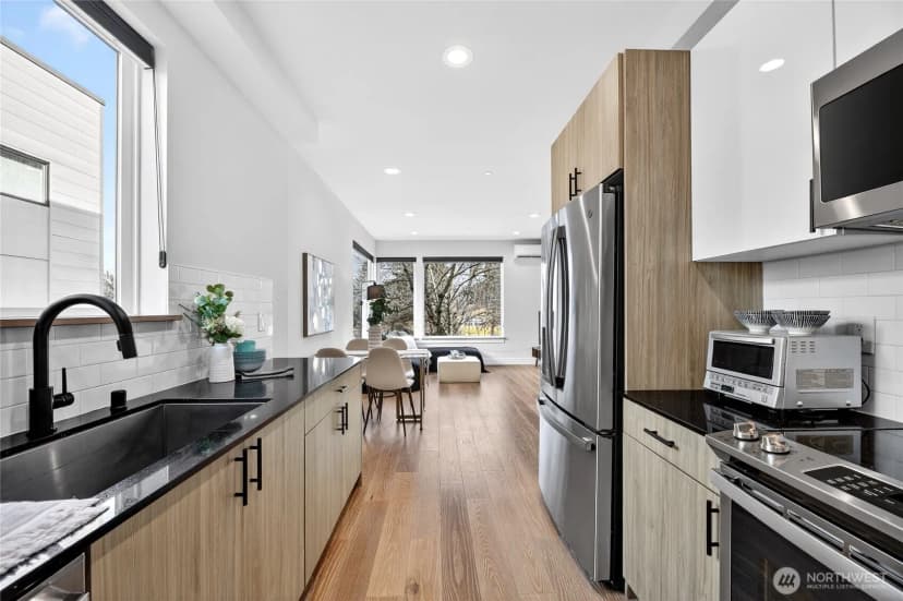 Property photo for 6543 35th Avenue Sw #b, Seattle photo 17